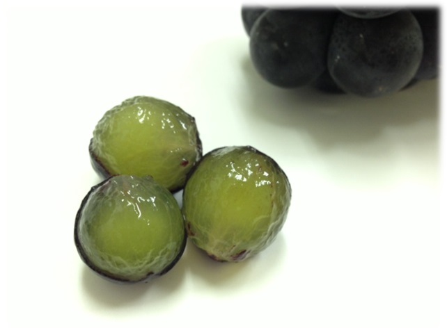 ぶどう,ナガノパープル,皮まで食べらたれる,種なし